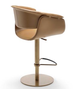 Luxueux et élégant tabouret en cuir conçu par Noé Duchaufour Lawrance. Pivotant et réglable en hauteur. Personnalisable. Made in italy. Livraison à domicile