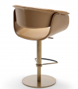Sgabello in pelle, girevole, regolabile in altezza. Struttura in acciaio, seduta e schienale in cuoio e pelle. Design Noé Duchaufour Lawrance. Made in Italy