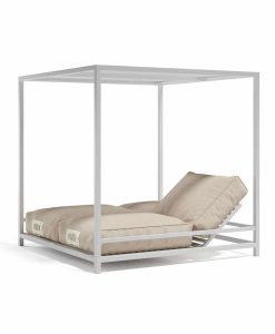 Outdoor daybed with filtering ceiling for a perfect twilight. Aluminium frame, Sunbrella and Tempotest coverings, reclining backrests. Free home delivery.