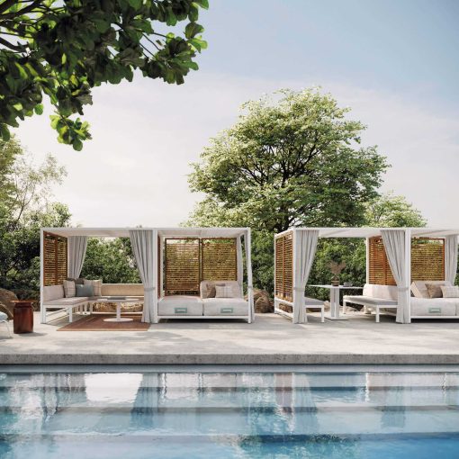 Un kiosque de jardin qui abrite deux bancs rembourrés fait d'Alcova un complément outdoor précieux et original. Gazebo, tentes, panneaux latéraux en teck.