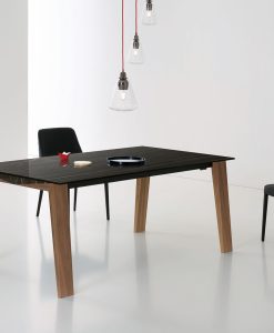 Tavolo rettangolare allungabile in ceramica nera design. Vendita online di mobili design e tavoli da pranzo con consegna gratuita.