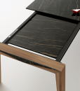 Tavolo rettangolare allungabile in ceramica nera design. Vendita online di mobili design e tavoli da pranzo con consegna gratuita.
