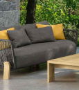 Salotto da esterno design in legno Accoya e rivestimento grigio. Divano poltrona tavolino da giardino lussuosi. Vendita online. Consegna a domicilio gratis.