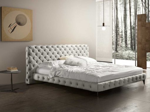 Letto in pelle capitonné a mano. Struttura in legno. Vendita online. Consegna gratuita.