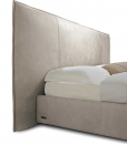 Lit en cuir made in italy, Tête de lit imposante. Vente en ligne d'ameublement haut de gamme artisanal made in italy. Livraison gratuite.