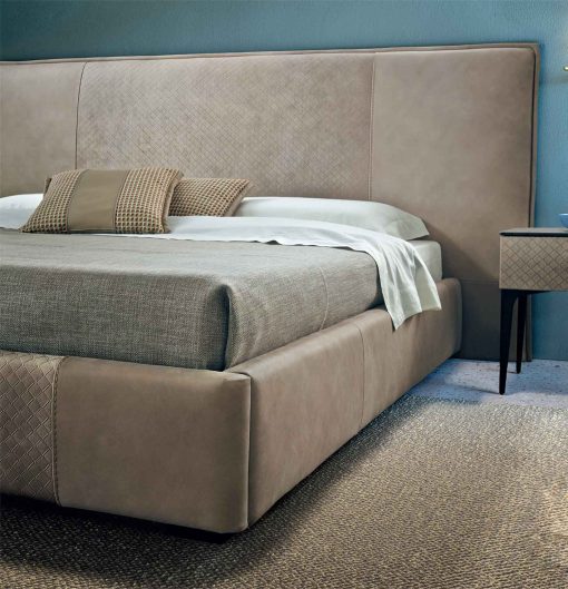 Batik Letto rivestito in pelle - Leather Upholstered Bed - Lit Recouvert de Cuir