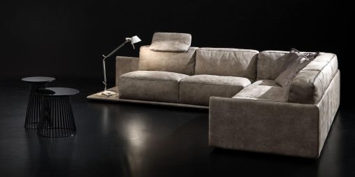 Comfort and elegance come together in this modular luxury leather corner sofa with clean and rational lines, where the low shelves enhance its functionality.