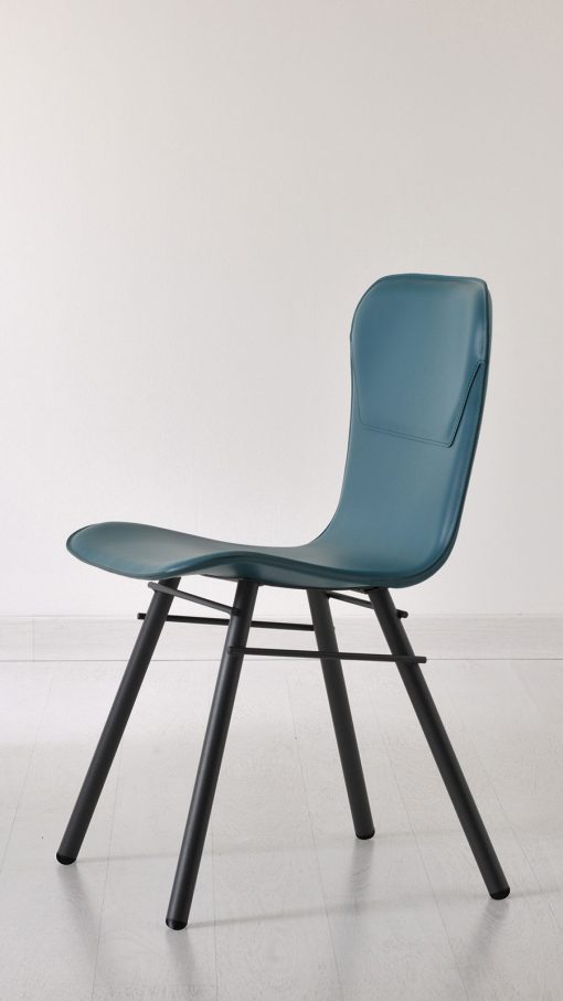 Anthracite grey metal base and leather covered seat available in several colours. Boulevard chair by Studio Memo is perfect at home as well as in your office.