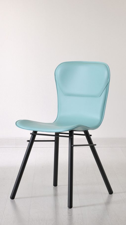 Anthracite grey metal base and leather covered seat available in several colours. Boulevard chair by Studio Memo is perfect at home as well as in your office.