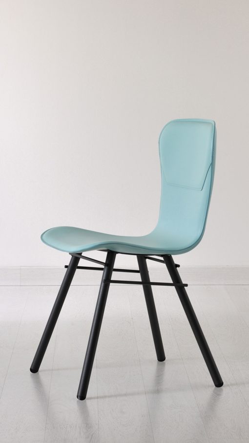 Anthracite grey metal base and leather covered seat available in several colours. Boulevard chair by Studio Memo is perfect at home as well as in your office.