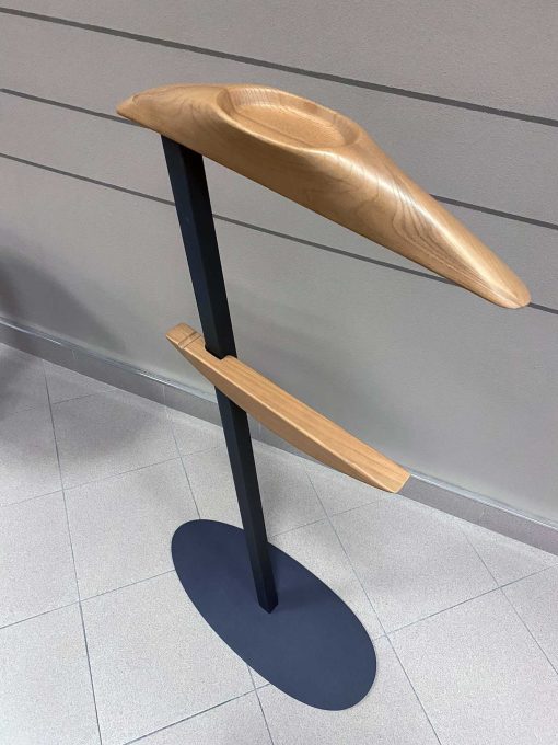 Metal and solid wood valet stand made in Italy in a modern version for the most demanding people's bedroom. Design Roberto Buscato. Home delivery.