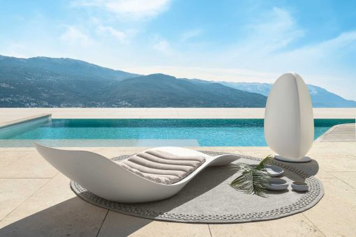 Shop Online for the best high-quality outdoor furniture. The Cliff sunbed in coloured polyethylene is customizable in 9 colour combinations! Home delivery.