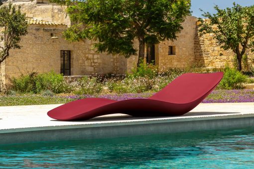 Shop Online for the best high-quality outdoor furniture. The Cliff sunbed in coloured polyethylene is customizable in 9 colour combinations! Home delivery.