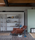 Poltrona relax girevole e motorizzata in pelle. Vendita di arredamento d'interni di lusso made in Italy con consegna gratuita. Design di Stefano Conficconi.