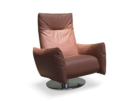 Fauteuil relax tournant motorisé en cuir. Vente en ligne de meubles haut de gamme artisanaux made in italy. Fauteuils contemporains avec livraison gratuite.