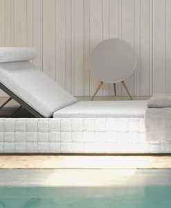 Design de Roberto Serio. Transat en aluminium pour villas, hotels et yachts. Parfait dans un jardin au bord d'une piscine. Vente en ligne livraison gratuite.