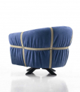 Fauteuil très original en cuir bleu avec sangles signé Giuseppe viganò. Vente en ligne de fauteuils design hauts de gamme made in italy avec livraison gratuite.