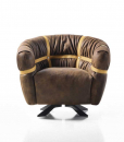 Fauteuil design et original en cuir marron signé Giuseppe Viganò. Vente en ligne de fauteuils hauts de gamme made in italy avec livraison gratuite.