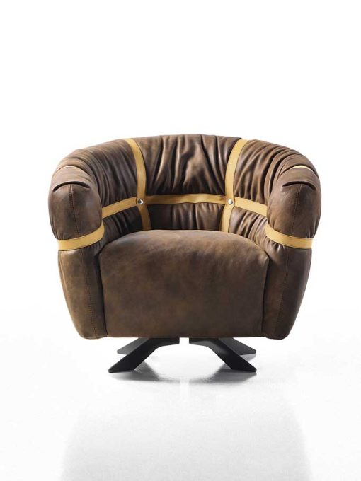 Fauteuil design et original en cuir marron signé Giuseppe Viganò. Vente en ligne de fauteuils hauts de gamme made in italy avec livraison gratuite.