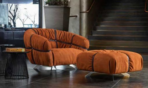 Fauteuil et repose pieds en cuir. Vente en ligne d'ameublement design haut de gamme made in italy avec livraison gratuite.