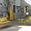 Alluminio e corde intrecciate, colore giallo e design di Ludovica e Roberto Palomba. Un divanetto love seat lussuoso. Vendita online e consegna a domicilio.