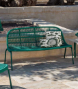 Un love seat da giardino originale e lussuoso. L'intera collezione outdoor Cuba è concepita da Ludovica + Roberto Palomba. Vendita online, consegna gratuita