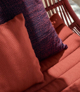 Il divanetto love seat da giardino Cuba nasce dal genio dello studio Ludovica + Roberto Palomba. Struttura in alluminio e corde intrecciate sintetiche rosse