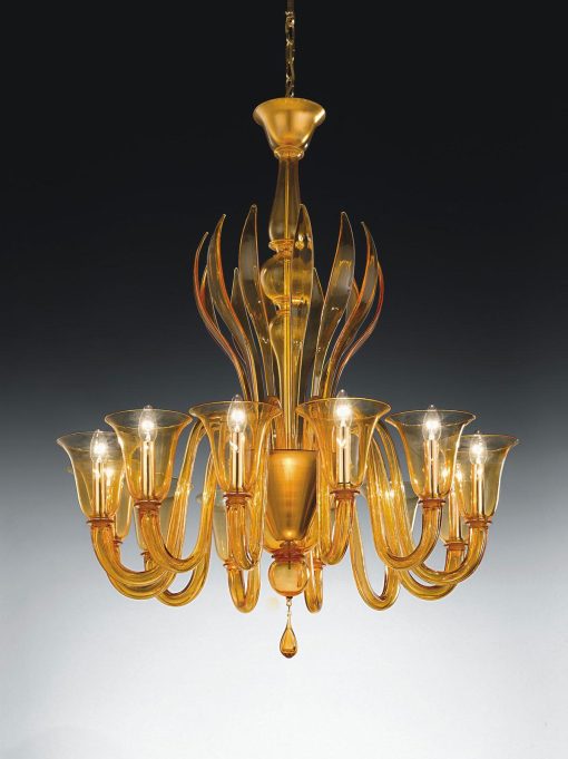 Doge est une magnifique suspension en verre de Murano qui vous offrira un éclairage de qualité tout en apportant une touche décorative de luxe à votre pièce.