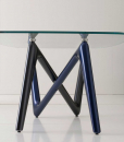 La table rectangulaire Edge a les pieds bicolore blue et gris anthracite et le plan en verre transparent extra clair trempé de dim. cm 110 x 220 ou 120 x 240