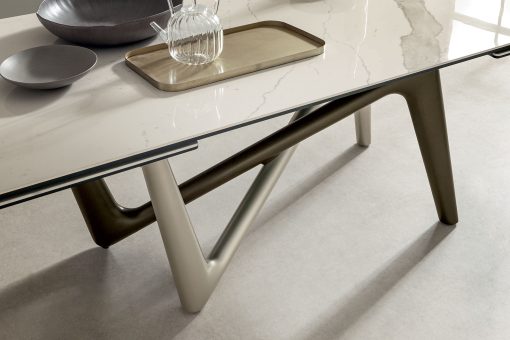 Andrea Lucatello designed a high-end ceramic extensible table, customizable in several finishing. Bicolor base, aluminium frame and barrel-shaped top.