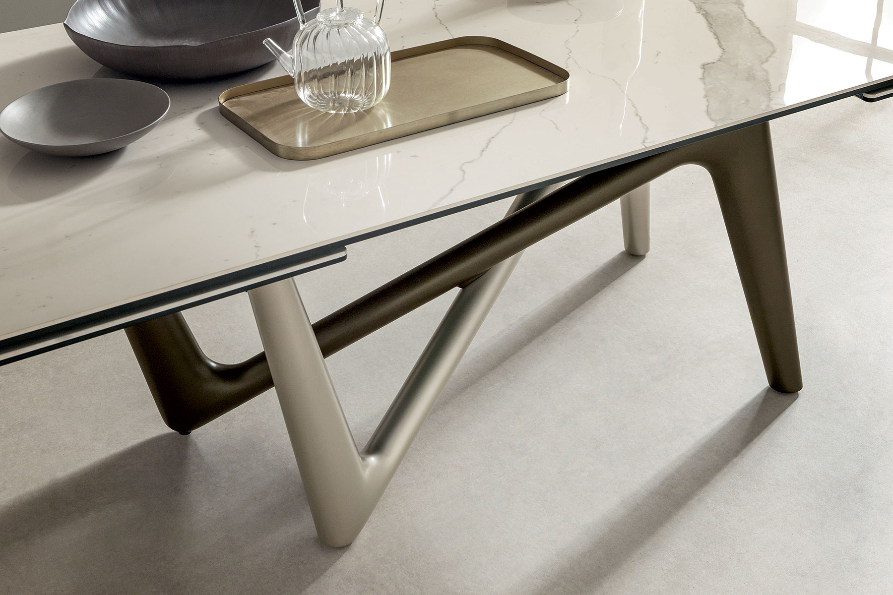 Design d'Andrea Lucatello pour une table extensible en céramique d'exception. 100% made in Italy et haut de gamme, personnalisable et livrée chez vous.