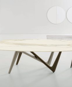 Table rectangulaire en céramique finition Calacatta Gold. Base bicolore en polyuréthane. Meubles haut de gamme made in Italy. Vente en ligne avec livraison.