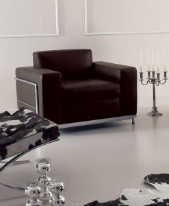 Nous vous proposons une gamme complète de fauteuils en cuir haut de gamme. Achat en ligne de fauteuils design fabriqués en Italie avec méthodes artisanales.
