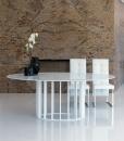 Embassy est une table ovale en marbre fabriquée en Italie avec méthodes artisanales. Découvrez notre sélection de tables de salle à manger en marbre.