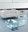 Table basse avec pied en métal chromé et plan en verre trempé cm 130 x 70. Design moderne et haute qualité pour un ameublement luxueux. Livraison offerte.
