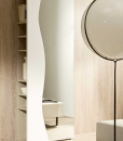 Italy Dream Design è un negozio online specializzato nella vendita di mobili di lusso. Acquista online FUTUR Mobile da Ingresso Placcato frassino laccato bianco e specchio. Consegna Gratuita!
