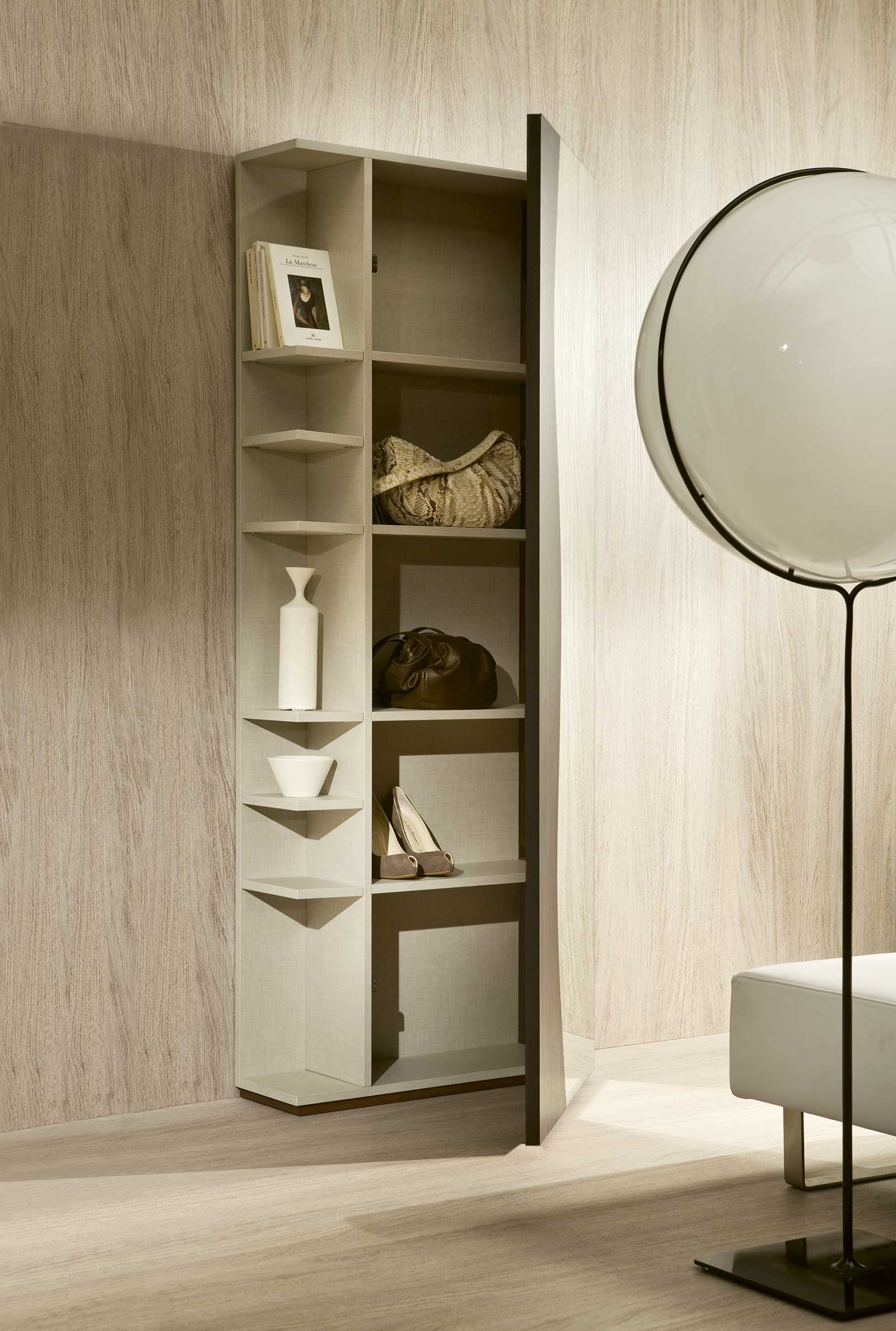 Meuble d'entrée en bois et miroir avec étagères. Vente en ligne de meubles design hauts de gamme made in Italy. Livraison gratuite.