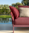 Salotto da esterno in alluminio e corde rosse. Vendita online di mobili da esterno design made in Italy con consegna gratuita. Divani per giardino originale