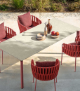 Vente en ligne de meubles de jardin de haute qualité. Offrez-vous la chaise de jardin rouge Fabric en livraison gratuite pour compléter votre table de repas