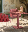 Vente en ligne de meubles de jardin de haute qualité. Offrez-vous la chaise de jardin rouge Fabric en livraison gratuite pour compléter votre table de repas