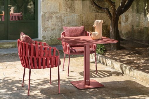 Vente en ligne de meubles de jardin de haute qualité. Offrez-vous la chaise de jardin rouge Fabric en livraison gratuite pour compléter votre table de repas