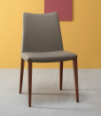 Flory is an ash wood frame chair covered with eco-leather or velvet in several colours. Shop now for dining room faux leather chairs handcrafted in Italy.