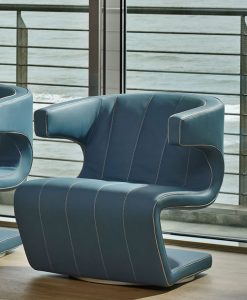 Giuseppe Viganò designed Dean, a leather swivel armchair perfect for luxury villas, hotels or yachts. Wide customization. Shop online and home delivery.