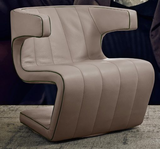 Giuseppe Viganò a dessiné un fauteuil tournant en cuir luxueux et étonnant. Revêtement et coutures peuvent être personnalisés. Livraison à domicile.