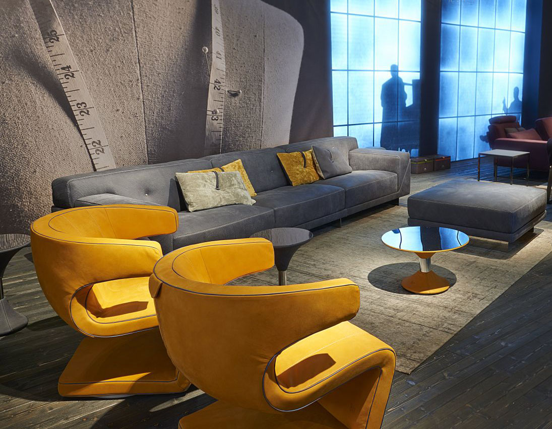 Pour villas, hotels et yachts d'excéption, la décoration d'intérieur la plus luxueuse avec le fauteuil tournant en cuir Dean dessiné par Giuseppe Viganò.
