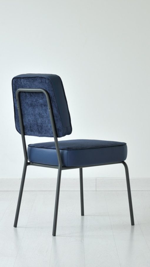 Metal structure. Soft seat and backrest are covered with velvet and soft leather available in several colours. Vintage and classic style padded chair.