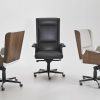Le fauteuil tournant en cuir Garbo, inspiré du très connu modèle bergère, réinterprète l’élégance avec une touche moderne. Achat en ligne fauteuil pivotant en cuir.