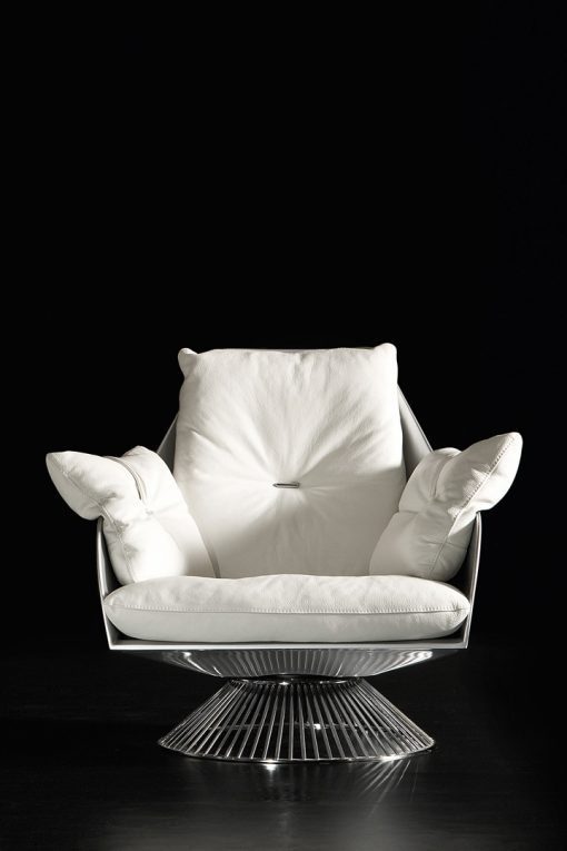 Gloss white swivel armchair by Giuseppe Viganò in hardwood frame and seat and backrest high-quality leather cushions. Free shipping made in Italy furniture.