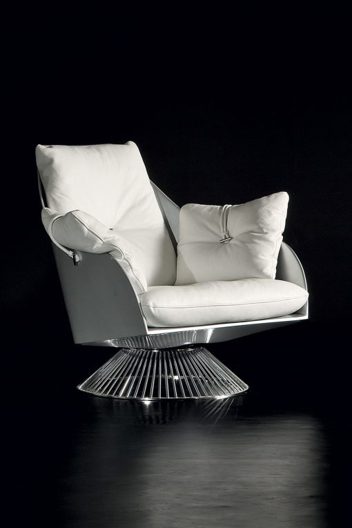 Gloss white swivel armchair by Giuseppe Viganò in hardwood frame and seat and backrest high-quality leather cushions. Free shipping made in Italy furniture.