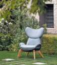 Indulge in the elegance worthy of an indoor piece with the Harp lounge armchair. Teak base and tubular structure with ropes. Padded cushions. Free delivery.